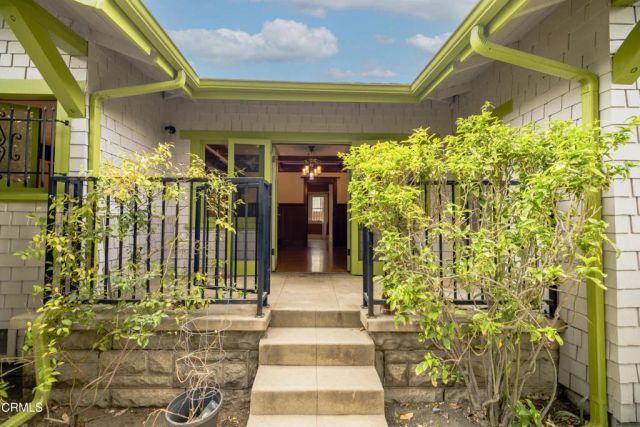 1942 N Bronson Avenue, Los Angeles, CA 90068