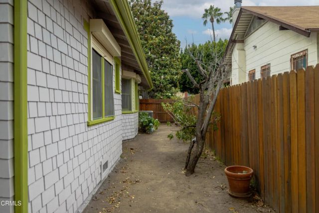 1942 N Bronson Avenue, Los Angeles, CA 90068