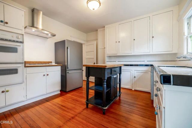 1942 N Bronson Avenue, Los Angeles, CA 90068