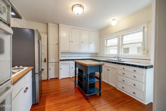 1942 N Bronson Avenue, Los Angeles, CA 90068