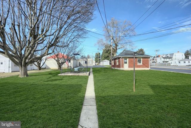 1761 W MARKET ST, York, PA 17404