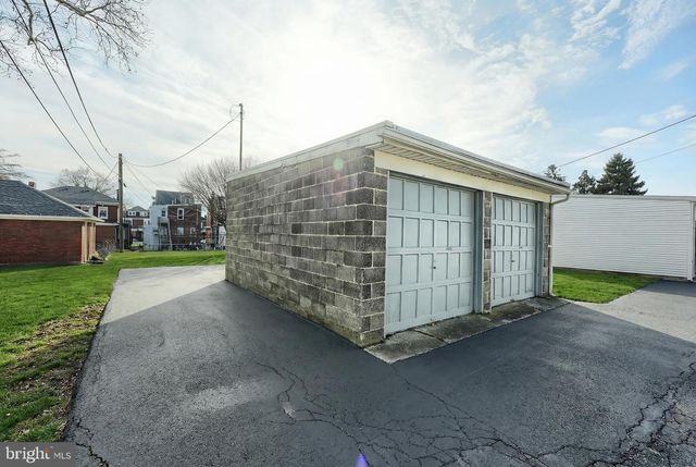 1761 W MARKET ST, York, PA 17404