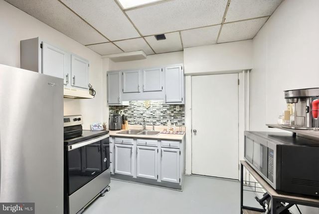 1761 W MARKET ST, York, PA 17404