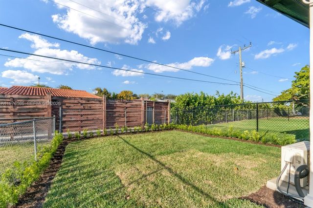 8421 SW 27th Ter 0, Miami, FL 33155