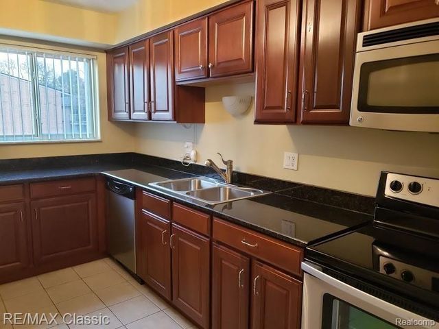 1980 Axtell Drive 5, Troy, MI 48084