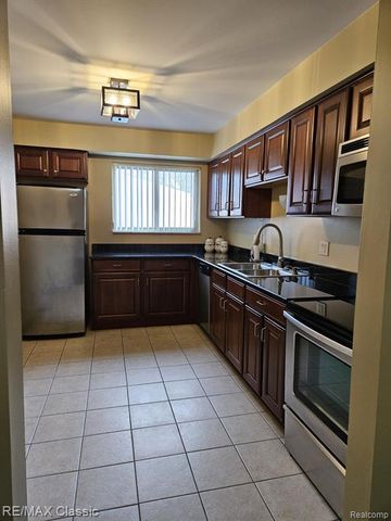 1980 Axtell Drive 5, Troy, MI 48084