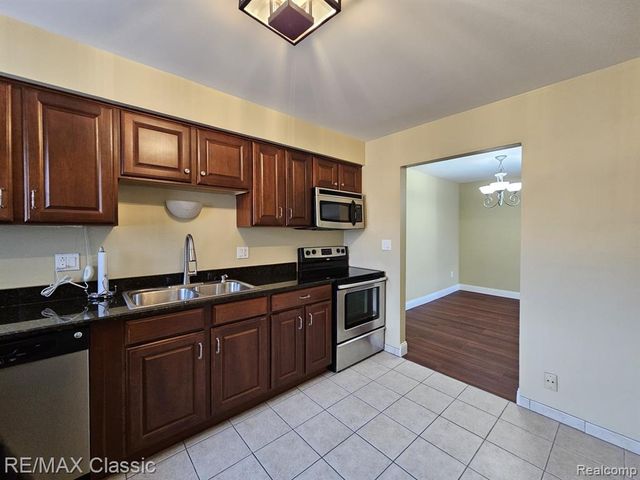 1980 Axtell Drive 5, Troy, MI 48084