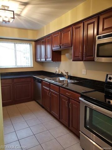 1980 Axtell Drive 5, Troy, MI 48084