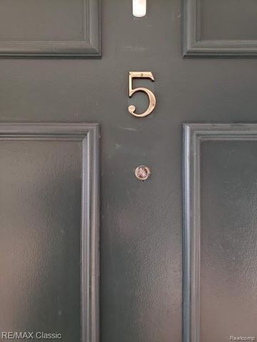 1980 Axtell Drive 5, Troy, MI 48084