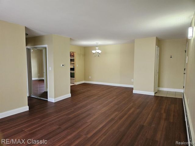 1980 Axtell Drive 5, Troy, MI 48084