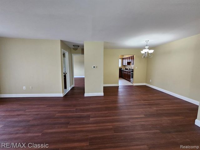 1980 Axtell Drive 5, Troy, MI 48084