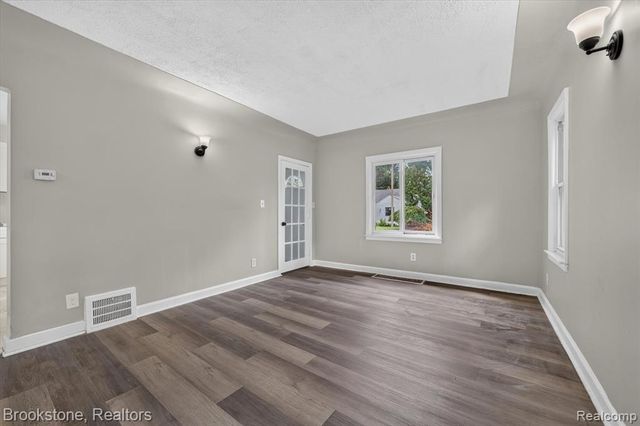 7203 Orchard Avenue, Warren, MI 48091