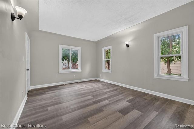 7203 Orchard Avenue, Warren, MI 48091