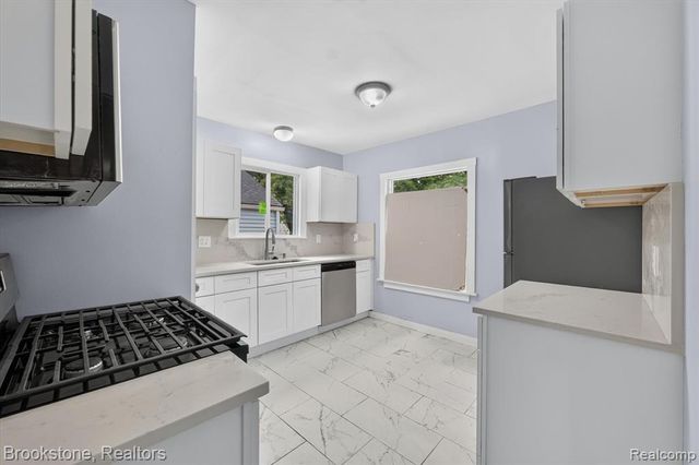 7203 Orchard Avenue, Warren, MI 48091