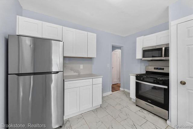 7203 Orchard Avenue, Warren, MI 48091