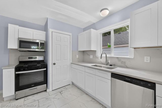 7203 Orchard Avenue, Warren, MI 48091