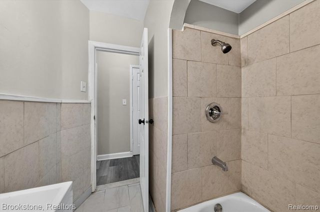 7203 Orchard Avenue, Warren, MI 48091