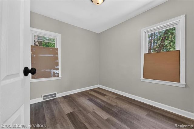 7203 Orchard Avenue, Warren, MI 48091