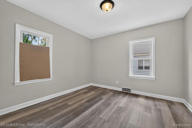 7203 Orchard Avenue, Warren, MI 48091