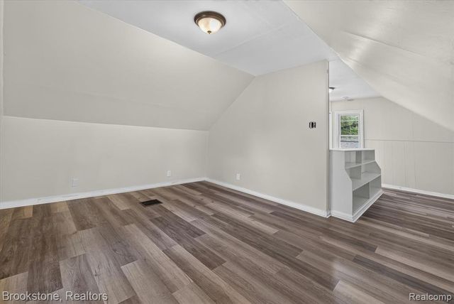 7203 Orchard Avenue, Warren, MI 48091