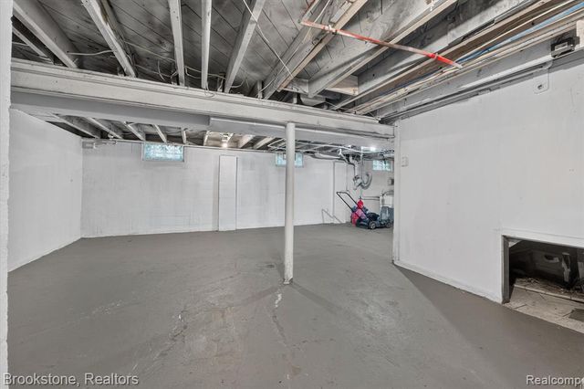7203 Orchard Avenue, Warren, MI 48091