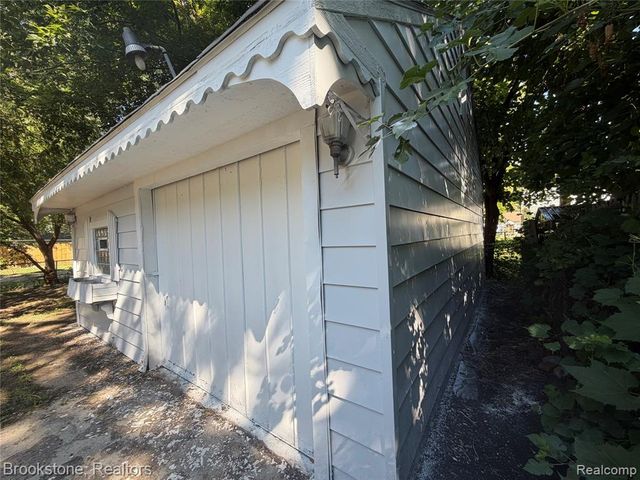 7203 Orchard Avenue, Warren, MI 48091