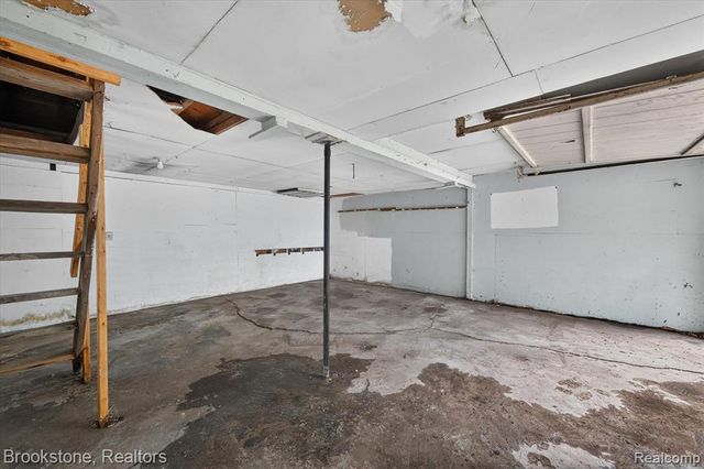 7203 Orchard Avenue, Warren, MI 48091