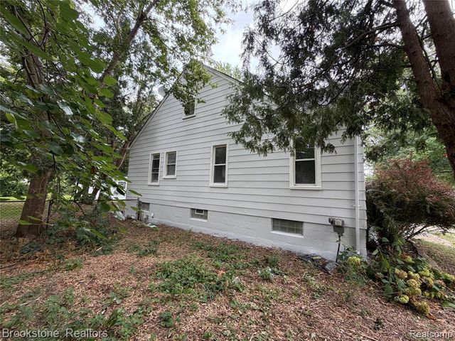 7203 Orchard Avenue, Warren, MI 48091