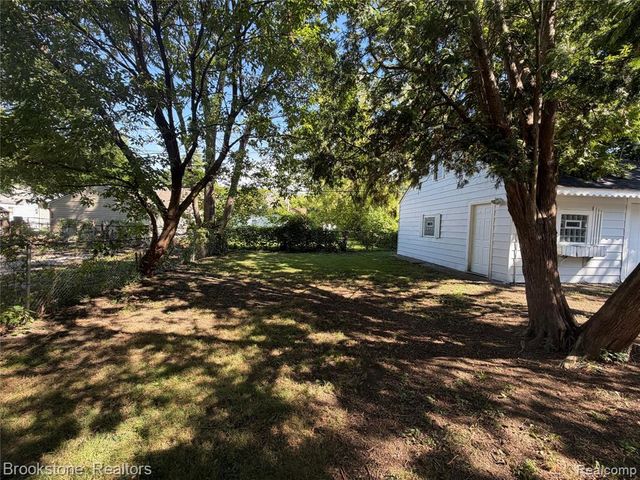 7203 Orchard Avenue, Warren, MI 48091