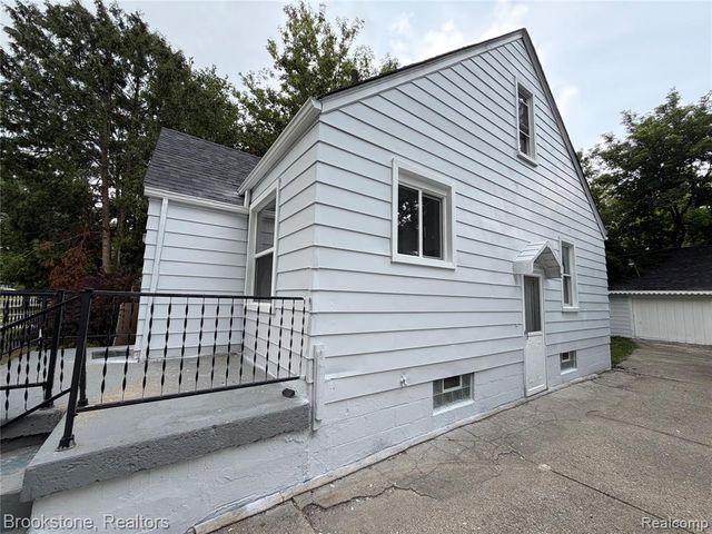 7203 Orchard Avenue, Warren, MI 48091
