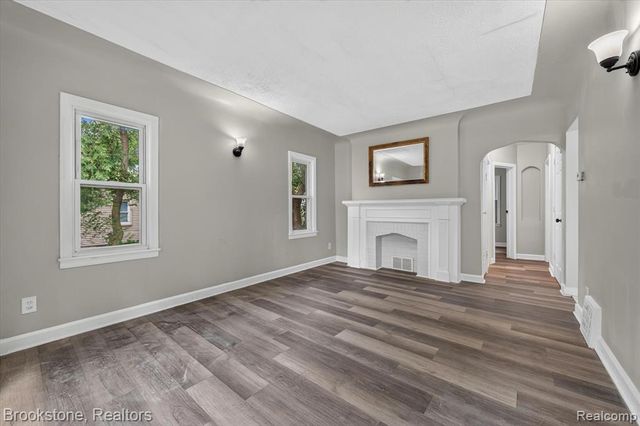 7203 Orchard Avenue, Warren, MI 48091