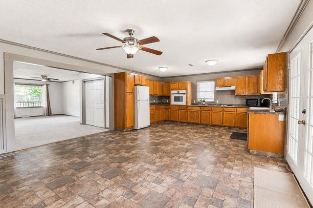 603 W 31st St S, Wichita, KS 67217