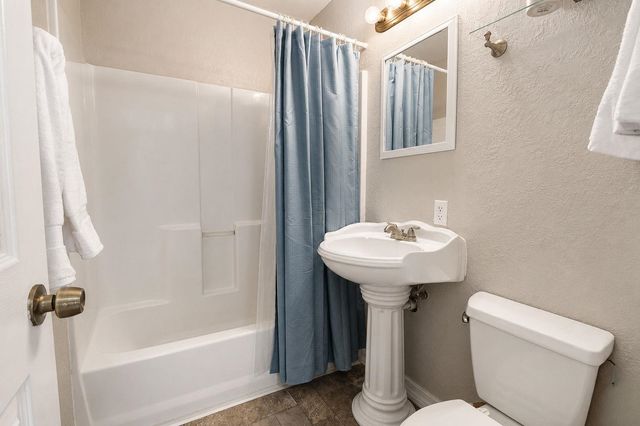 603 W 31st St S, Wichita, KS 67217