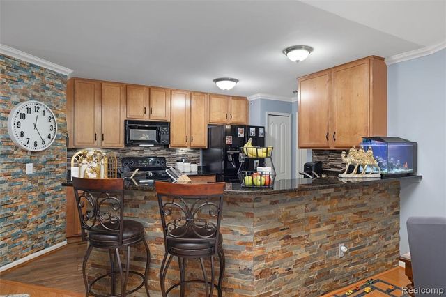 340 N Wixom Road, Wixom, MI 48393