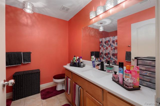 340 N Wixom Road, Wixom, MI 48393