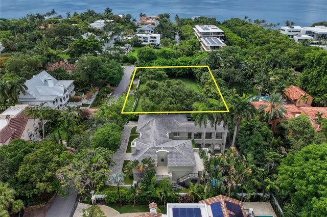 3400 S Moorings Way, Miami, FL 33133