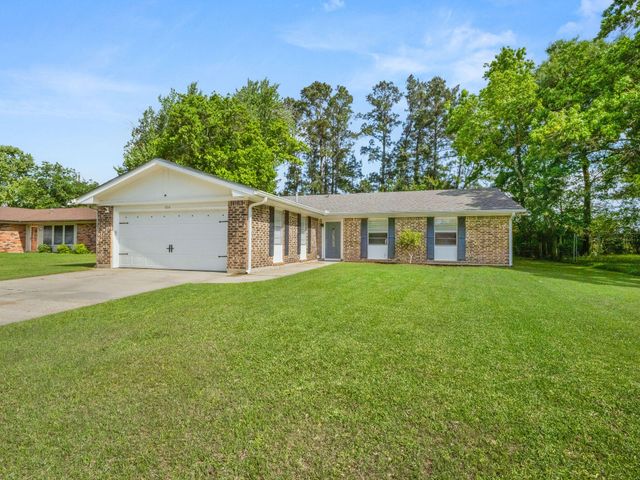 1010 Meadowbrook Dr, Deridder, LA 70634