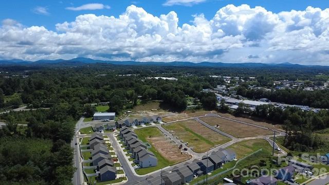 13 Caroline Valley Lane, Hendersonville, NC 28792