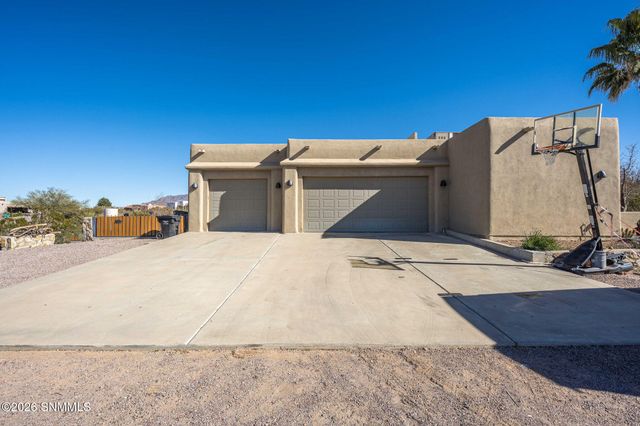 4010 Desert Broom Court, Las Cruces, NM 88011