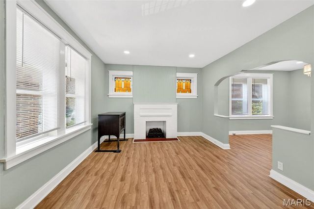 6049 Wanda Avenue, St Louis, MO 63116