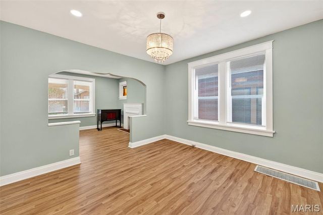 6049 Wanda Avenue, St Louis, MO 63116