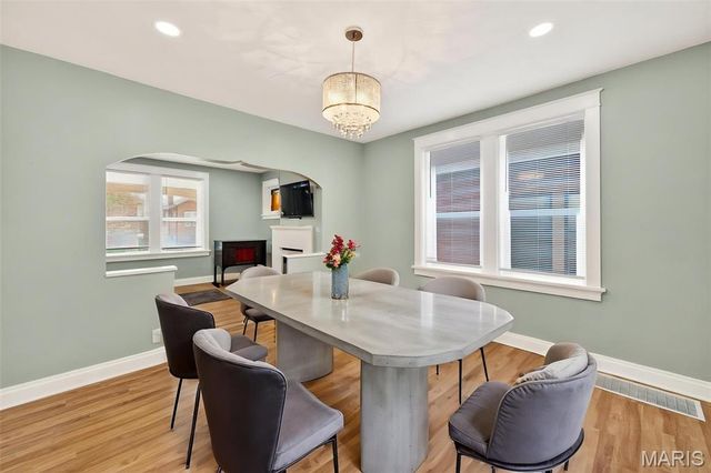 6049 Wanda Avenue, St Louis, MO 63116