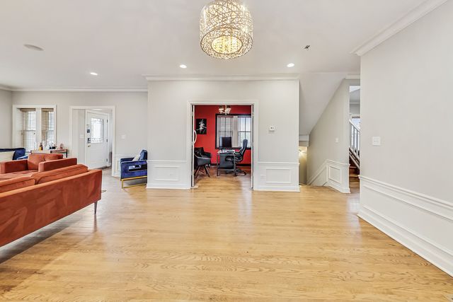 1716 W Beverly Glen Parkway, Chicago, IL 60643