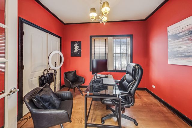 1716 W Beverly Glen Parkway, Chicago, IL 60643