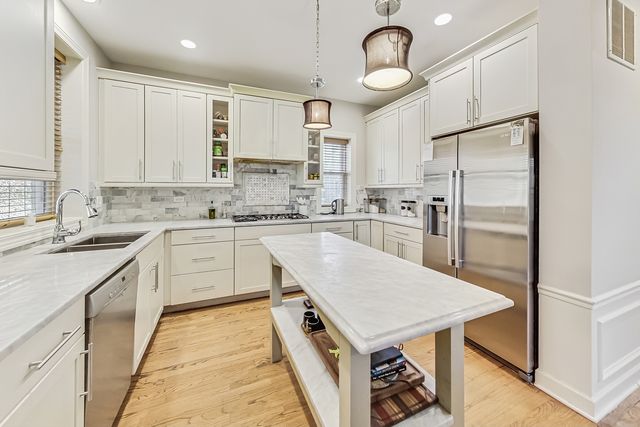 1716 W Beverly Glen Parkway, Chicago, IL 60643