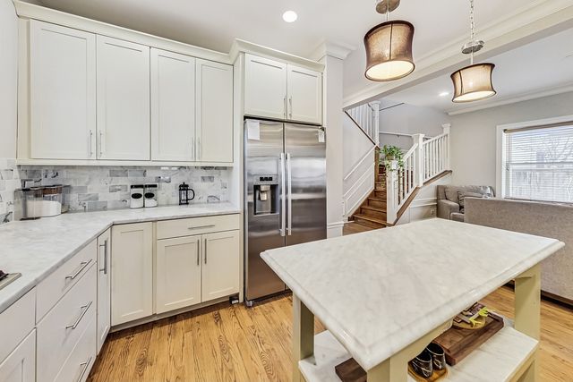 1716 W Beverly Glen Parkway, Chicago, IL 60643