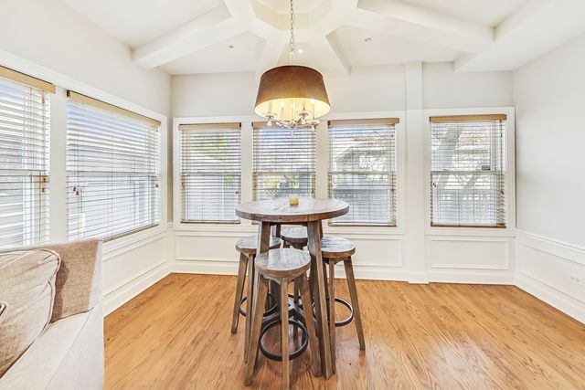 1716 W Beverly Glen Parkway, Chicago, IL 60643