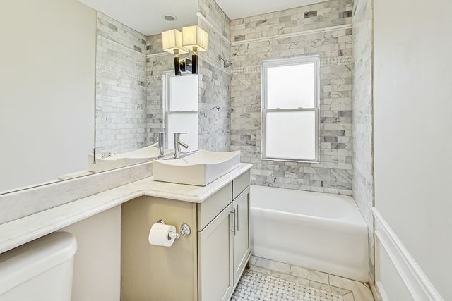 1716 W Beverly Glen Parkway, Chicago, IL 60643