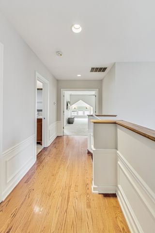 1716 W Beverly Glen Parkway, Chicago, IL 60643