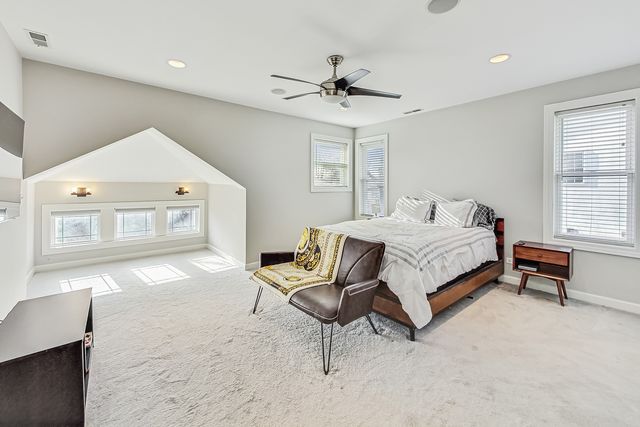 1716 W Beverly Glen Parkway, Chicago, IL 60643